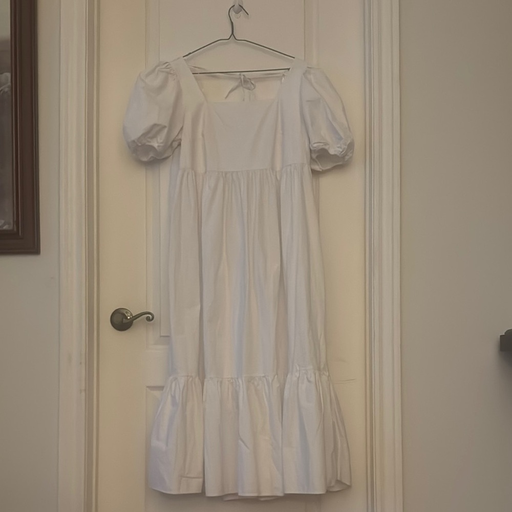 2 for $20
H&M White Tiered Ruffled Maxi Sundress